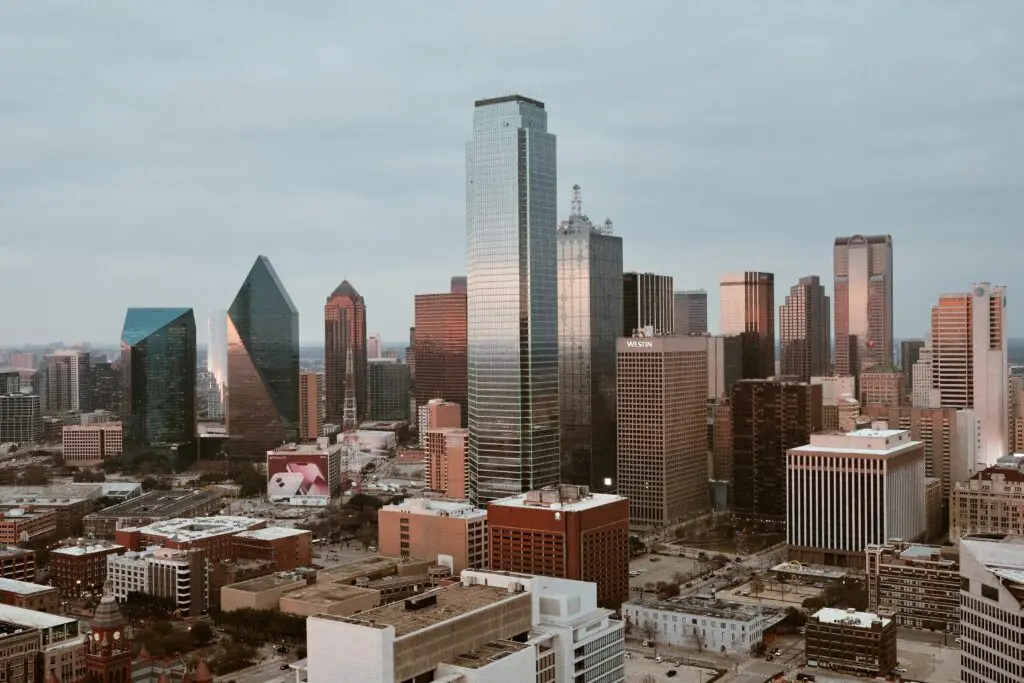 downtown dallas, texas skyline and skyscrapers